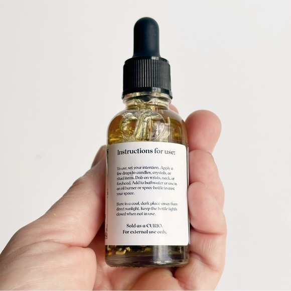 Divine Defender Ritual Oil for Protection aromatherapy Essential Oil Blend 1oz​ - Picture 3 of 3